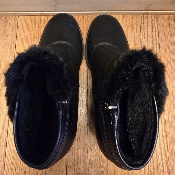 Aquatalia Cameron Black Faux Fur Trim Leather Wedge Bootie Sz 8.5 - Picture 8 of 9